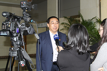 BB贝博ballbet集团董事局主席李长云作为企业家代表受邀参加 促进民营经济、中小企业发展实施方案发布会暨热点问题解读会