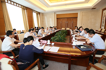 BB贝博ballbet集团董事局主席李长云受邀参加民营企业家座谈会